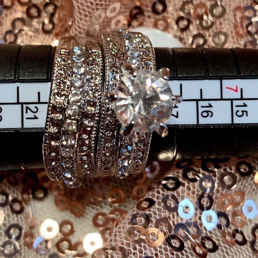 Ring Set 👰 Size 9 - Picture 3 of 3